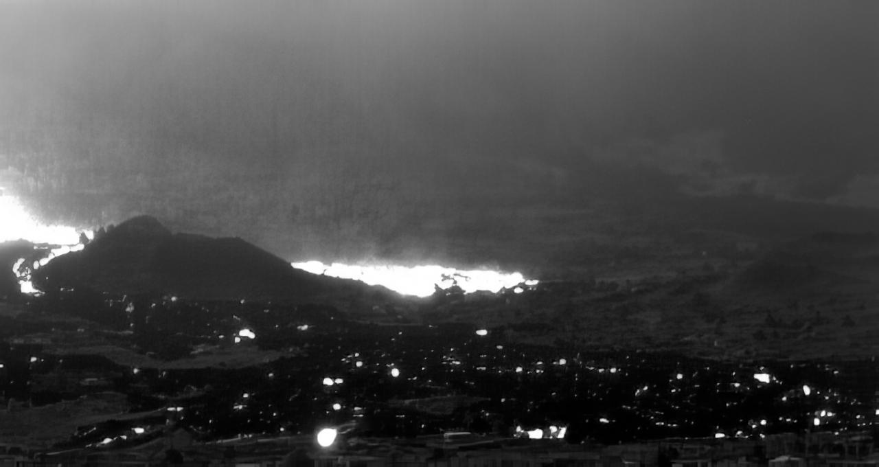 The Cumbre Vieja volcano through the cloud of smoke and ash. Image taken with the SWIR range of the DRAGO camera.