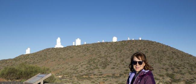 The writer Ángela Vallvey visiting the Teide Observatory (Tenerife). Credit: Elena Mora