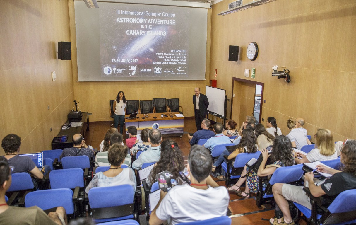Sesión inaugural del “Astronomy Adventure in the Canary Islands” 2017. Créditos: Elena Mora / IAC