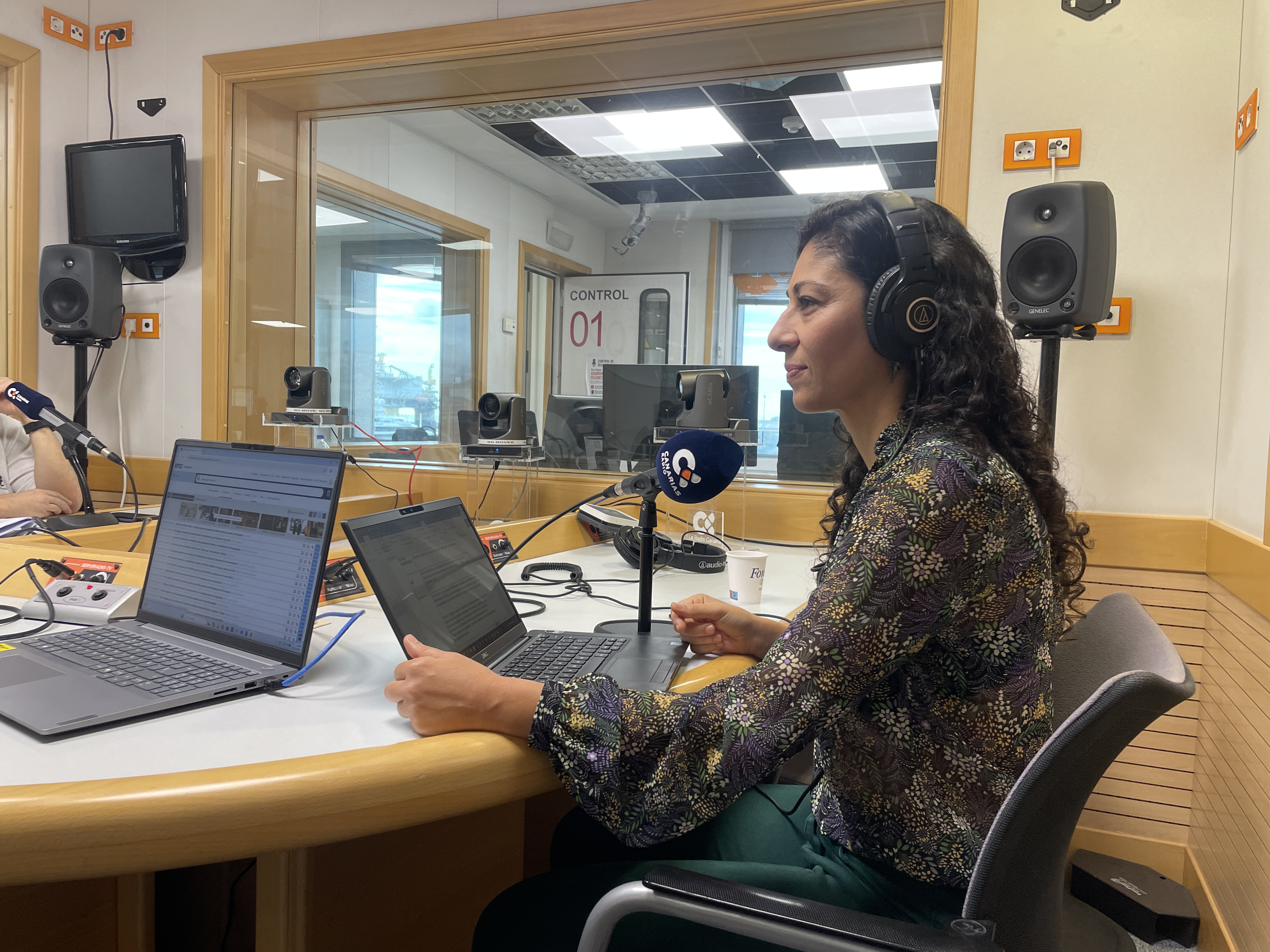 Nayra Rodríguez Eugenio durante la grabación del programa "Soñando Estrellas" en La Radio Canaria