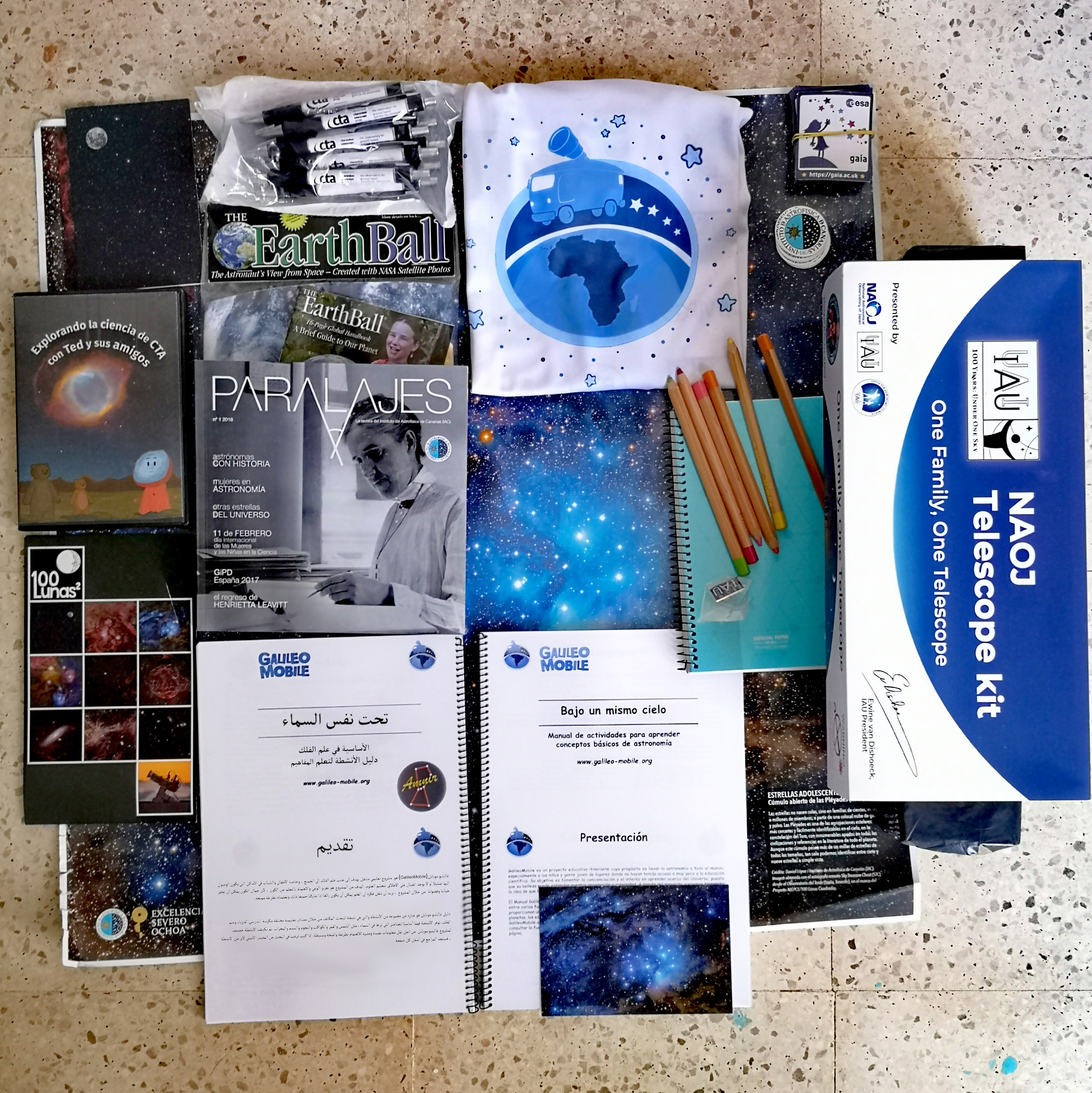 Kit de materiales educativos donados a los centros visitados. F. Carrelli, D. Rodrigues, F. Sordo, GalileoMobile.