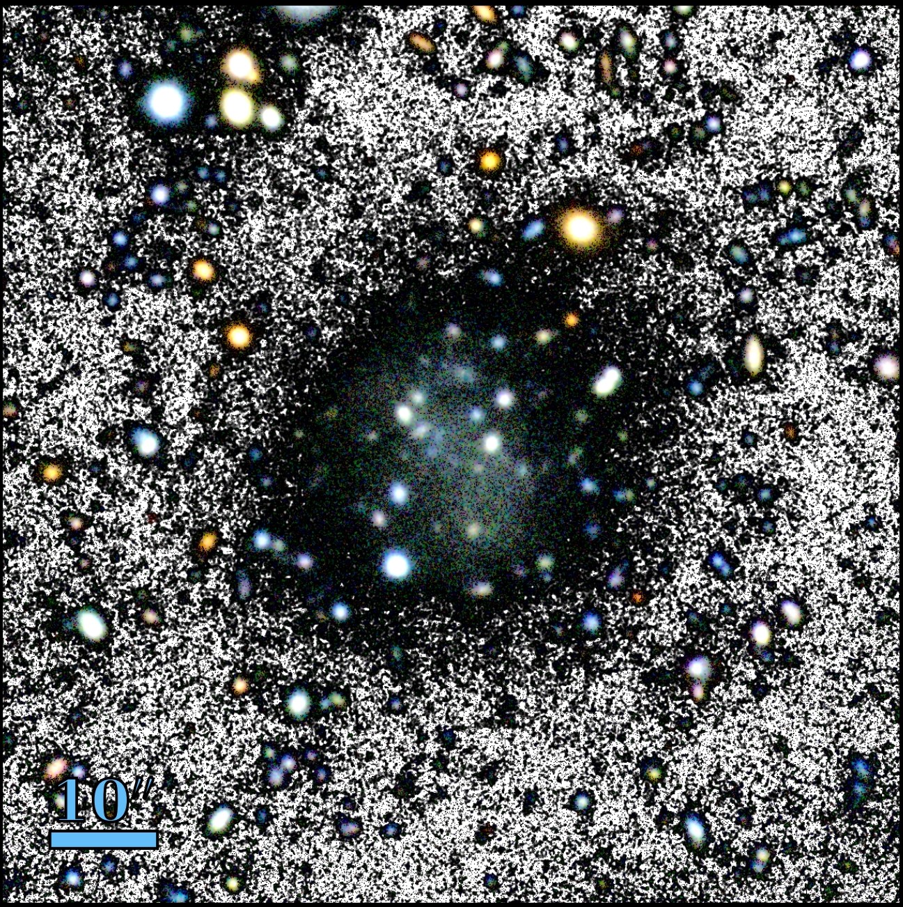 La galaxia Nube. La figura es una composición de una imagen en color y una imagen en blanco y negro para resaltar el fondo. Crédito: GTC, M. Montes