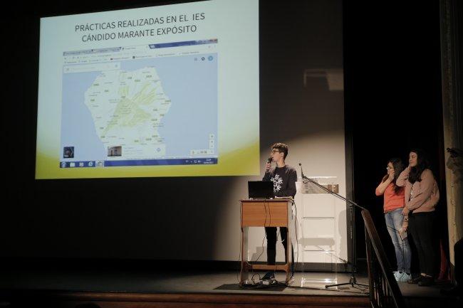 Estudiantes de La Palma miden la oscuridad nocturna de la Isla