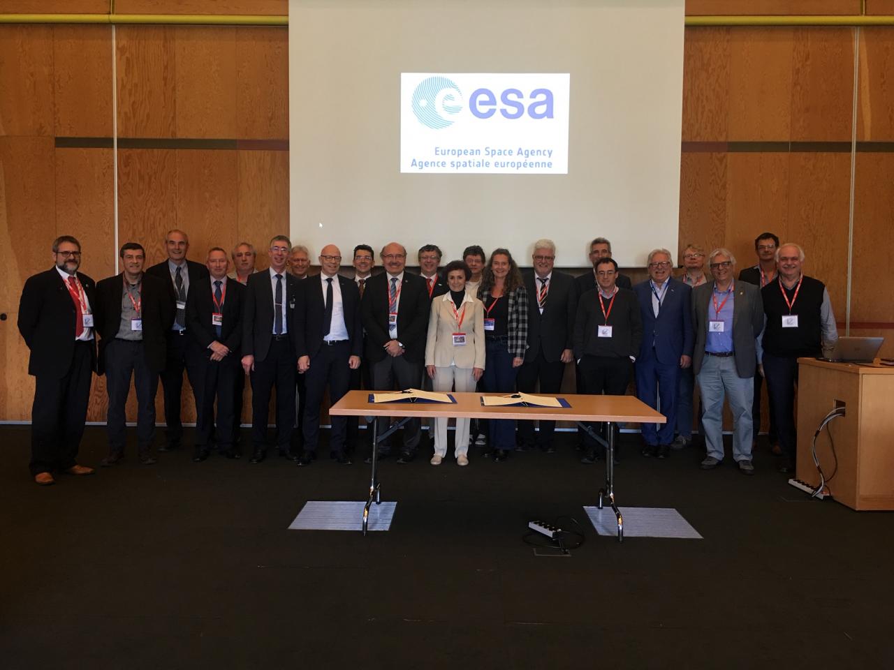 Miembros del CCI y personal de la ESA, en Noordwijk (Países Bajos). 