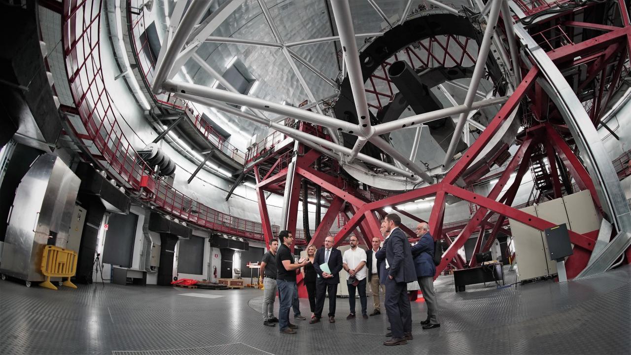 Representantes políticos de instituciones canarias visitan el Gran Telescopio Canarias (GTC) 