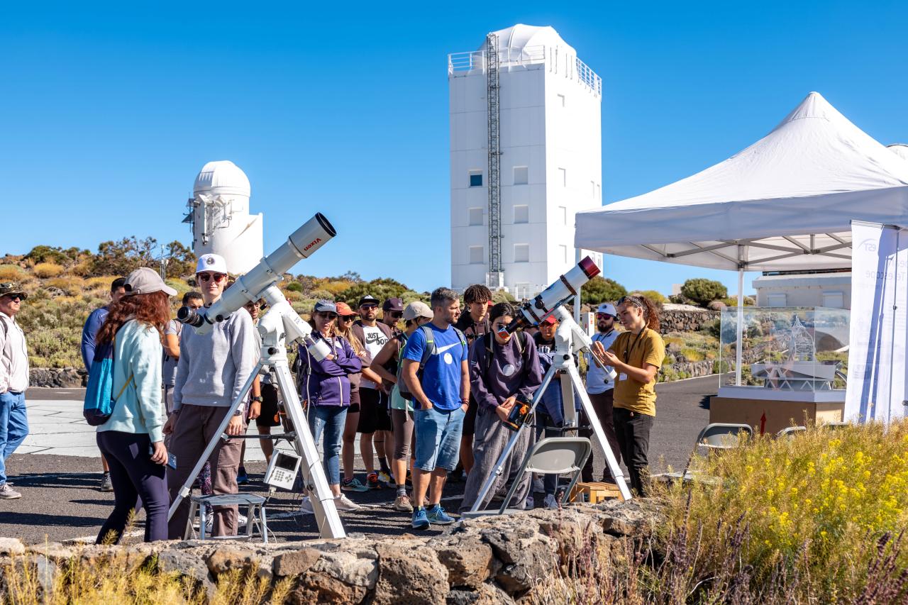 Observación Solar frente al telescopio GREGOR