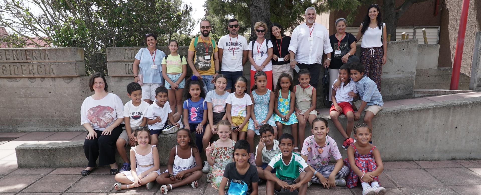 Sahrawi children from the "Vacaciones en Paz" 2023 edition and their host families in Tenerife at IAC headquarters