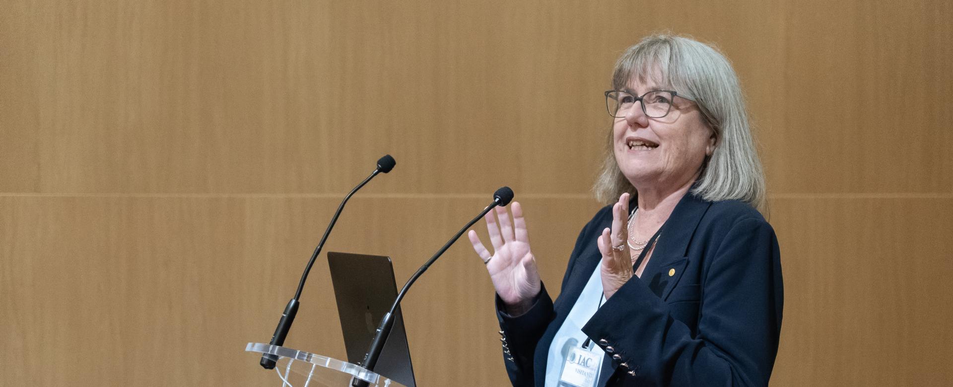 Donna Strickland, Nobel Laureate in Physics 2018, during the talk at the IAC Aula Donna Strickland, Nobel Laureate in Physics 2018, during the talk at the IAC Aula