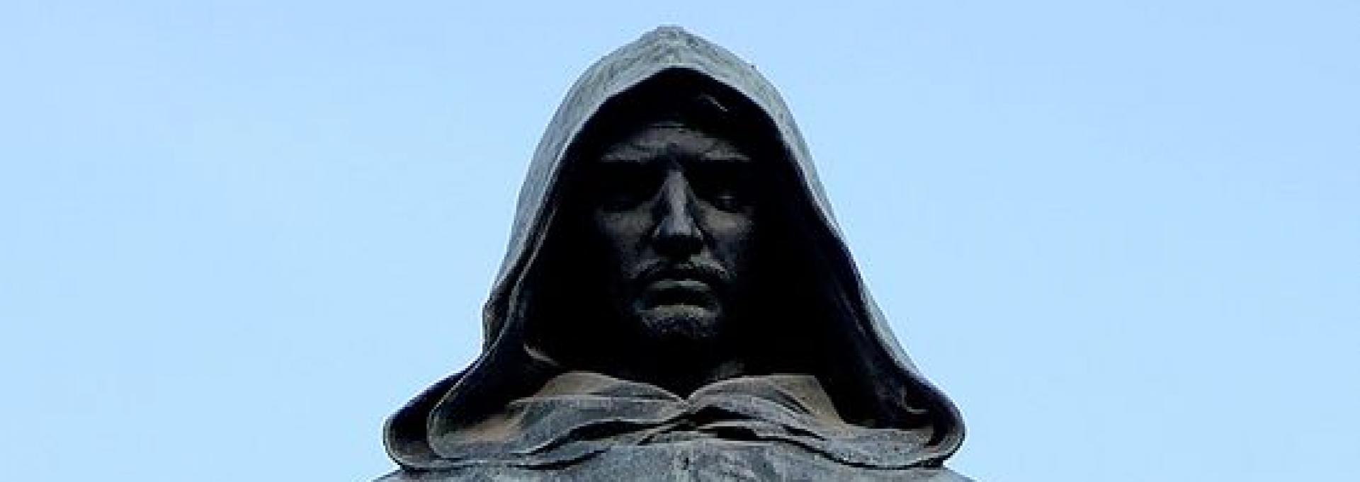 Estatua erigida en memoria de Giordano Bruno, en Roma.
