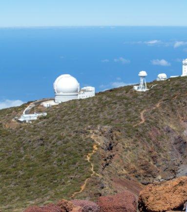 Estrellas de la literatura ‘tocan el cielo’ en el Observatorio de La Palma