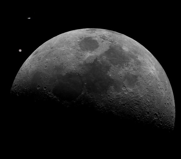 Composición de la conjunción de Júpiter y Saturno con la Luna. Crédito: Daniel López y Alfred Rosenberg/IAC Composición de la conjunción de Júpiter y Saturno con la Luna. Crédito: Daniel López y Alfred Rosenberg/IAC