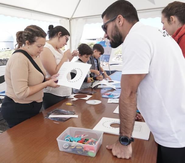 Workshop at the Teide Observatory, during the Open Doors Days 2019. Credit: Tamara Muñiz Pérez (IAC). 