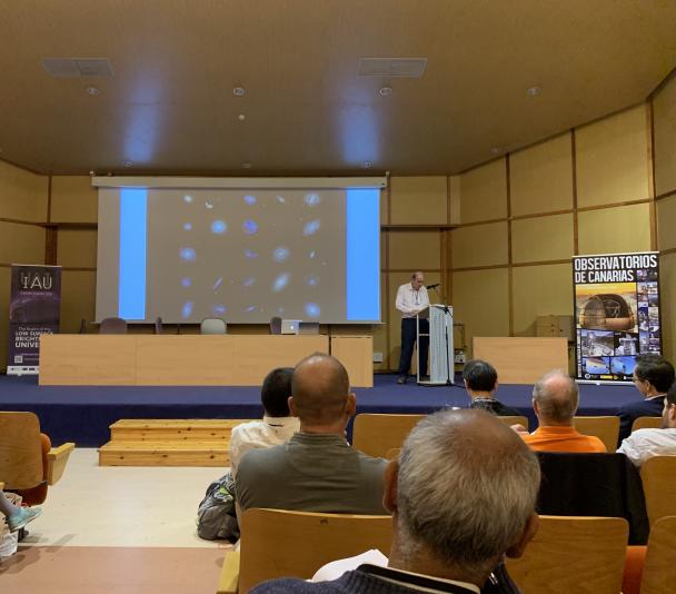 Michael Disney durante su intervención, esta mañana, en el IAU Symposium 355, en la Universidad de La Laguna