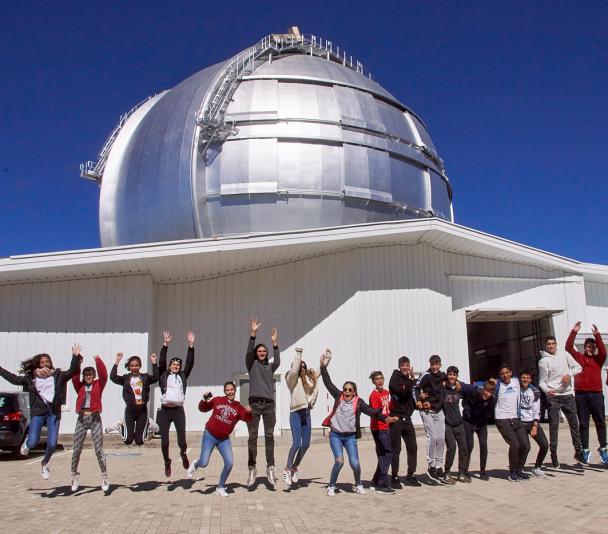 Alumnado de 4º de la ESO del Colegio Santo Domingo de Guzmán durante la visita al Gran Telescopio Canarias (GTC) del programa "Nuestros Alumnos y el ORM"