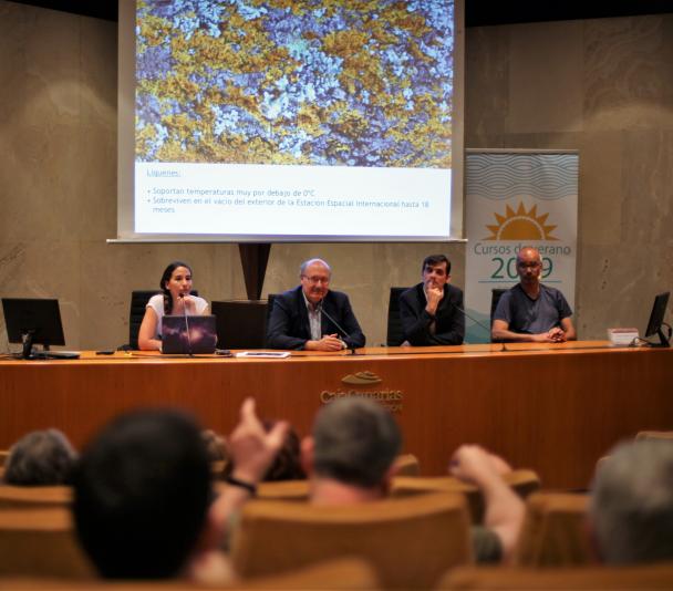 Mesa redonda de la escuela de verano "Acércate al Cosmos" 