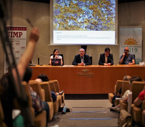 Questions after the round table of the course "Get closer to the Cosmos" 2019 of the UIMP Questions after the round table of the course "Get closer to the Cosmos" 2019 of the UIMP