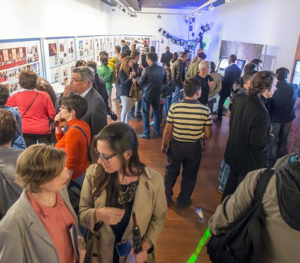 Visitors to the "Lights of the Universe" exhibition. Credits: Daniel López/IAC 