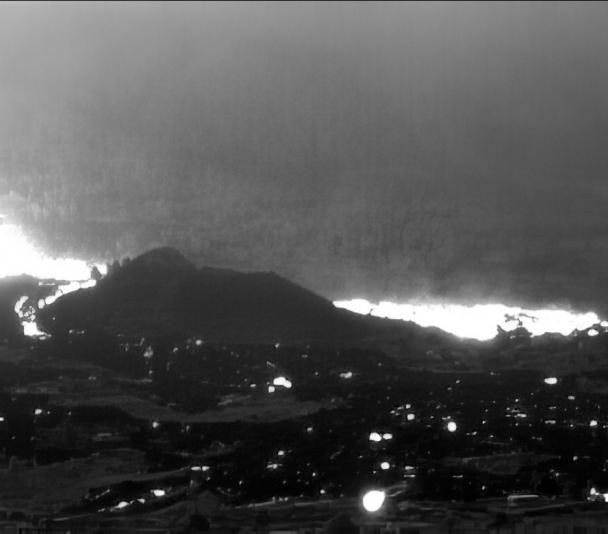 El volcán de Cumbre Vieja a través de la nube de humo y ceniza. Imagen tomada con el rango SWIR de la cámara DRAGO.