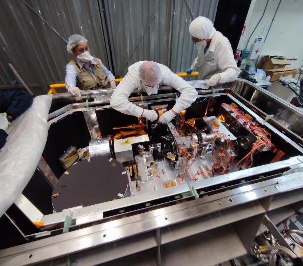 Integración del detector científico en el instrumento FRIDA