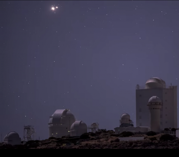 Timelapse del 21 de diciembre de la conjunción de Júpiter y Saturno sobre una panorámica del OT Timelapse del 21 de diciembre de la conjunción de Júpiter y Saturno sobre una panorámica del OT