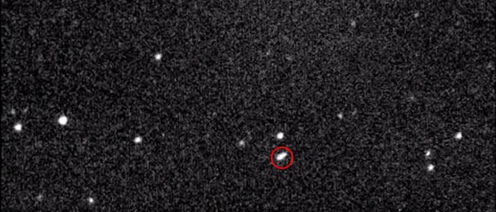 Fotograma de la secuencia de imágenes del asteroide 2004BL86 la madrugada del día 26 de Enero de 2015 (3:00 – 3:08 UT), tomadas desde el telescopio TAD (Observatorio del Teide, Instituto de Astrofísica de Canarias). Secuencia completa en: http://youtu.be/4ib4uQ6oo-E