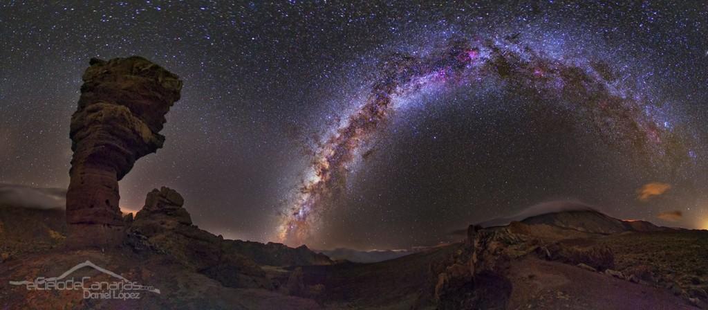 Milky Way and Stone Tree. Crédito: Daniel López / IAC.