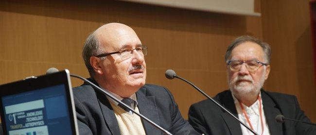 Rafael Rebolo, director of the IAC and Günter Koch, president of the Humbolt Cosmos Multiversity, during the presentation of the "First European Workshop on knowledge and technology transfer from Astrophysics". Credit: Inés Bonet (IAC).