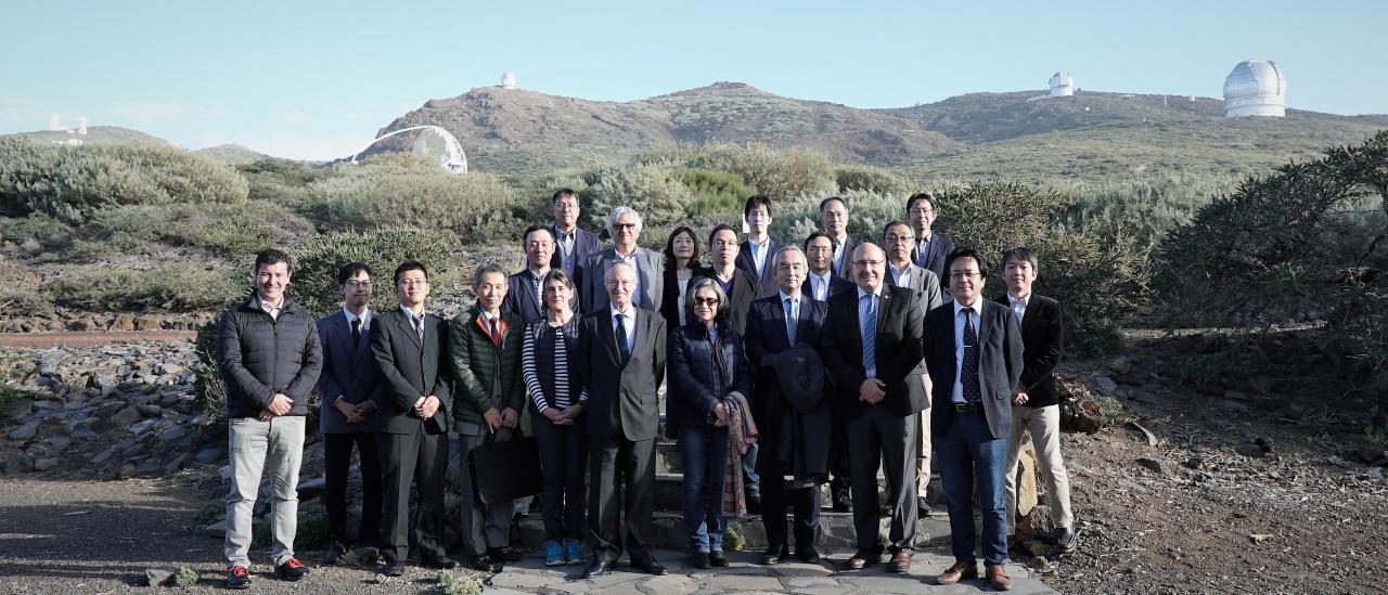 El embajador de Japón en el Observatorio del Roque de los Muchachos junto a varios acompañantes