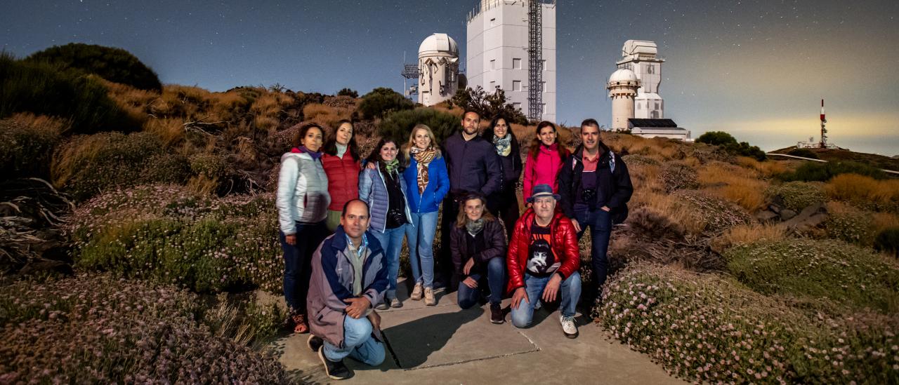 Attendees of the "Acércate al Cosmos" 2022 course at night