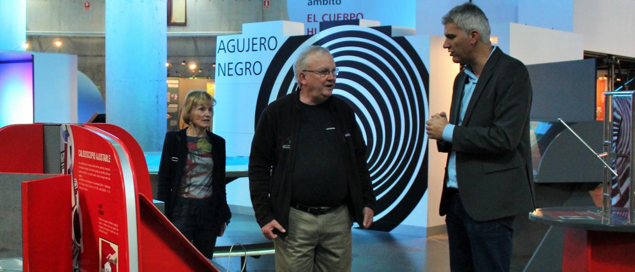 Dorothy Largay, Wayne Rosing y Héctor Socas Navarro durante su visita al Museo de la Ciencia y el Cosmos