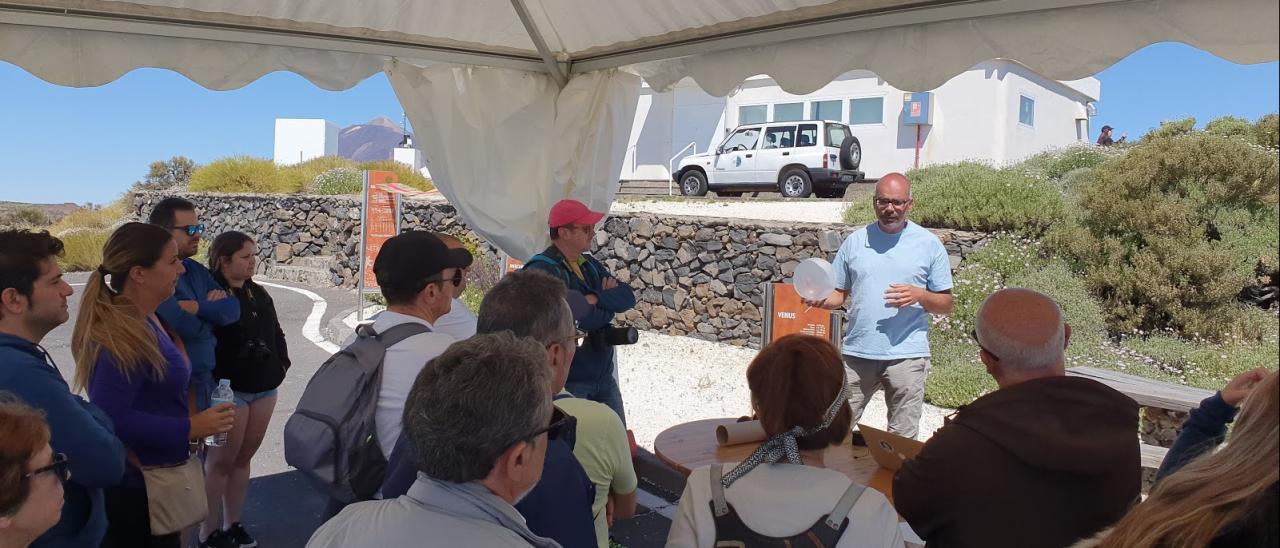 Antonio Eff-Darwich (ULL) during the Open Days 2019 at the Teide Observatory. Credit: IAC. 