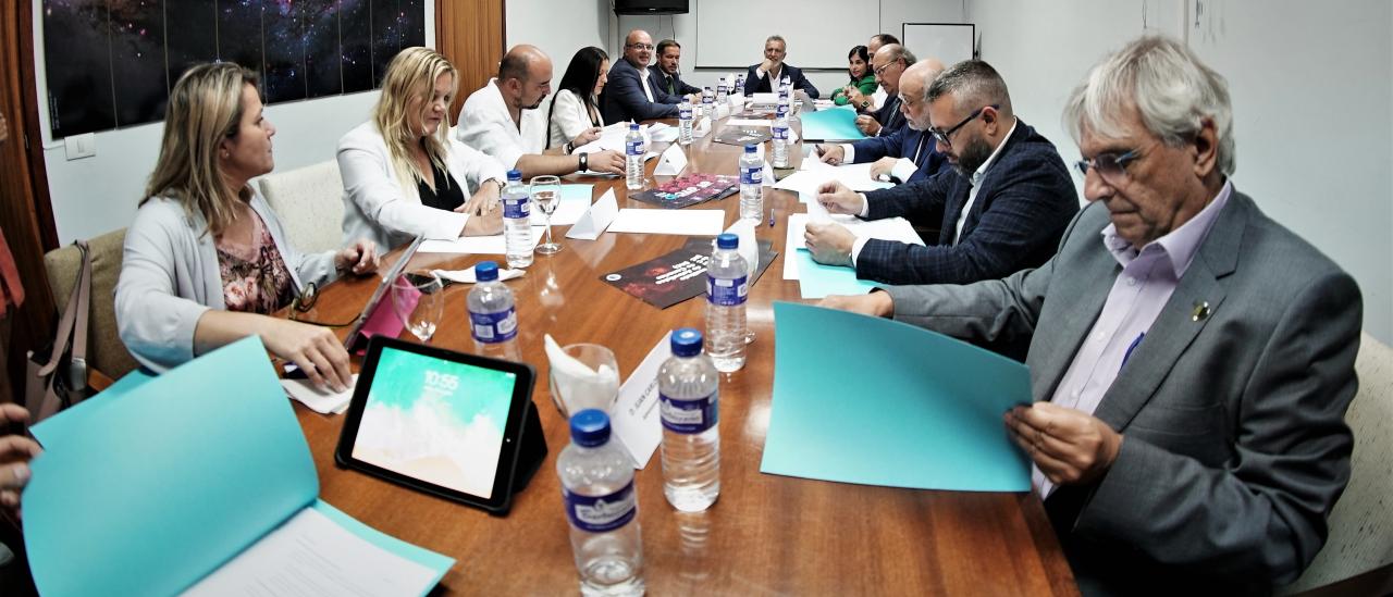 Reunión de representantes del Gobierno de Canarias, Cabildo de La Palma, Ayuntamientos de Puntagorda y Garafía y el IAC