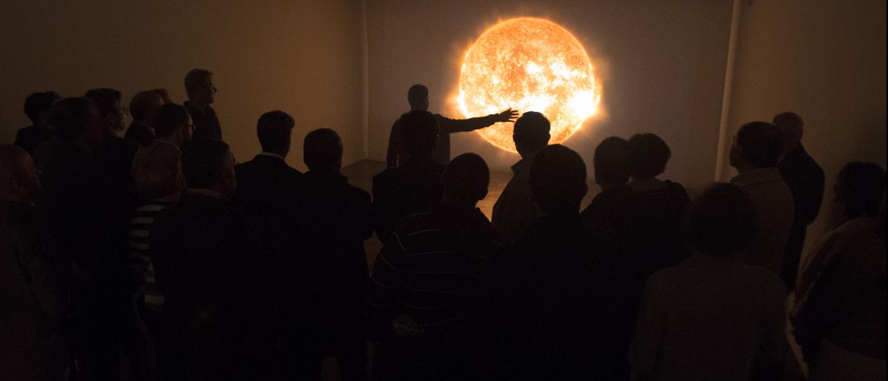Visitors to the "Lights of the Universe" exhibition in front of the interactive module "Solar Immersion" on the upper floor of the Art Gallery of the Institute of the Canaries, Cabrera Pinto (La Laguna). Credits: Daniel López/IAC 