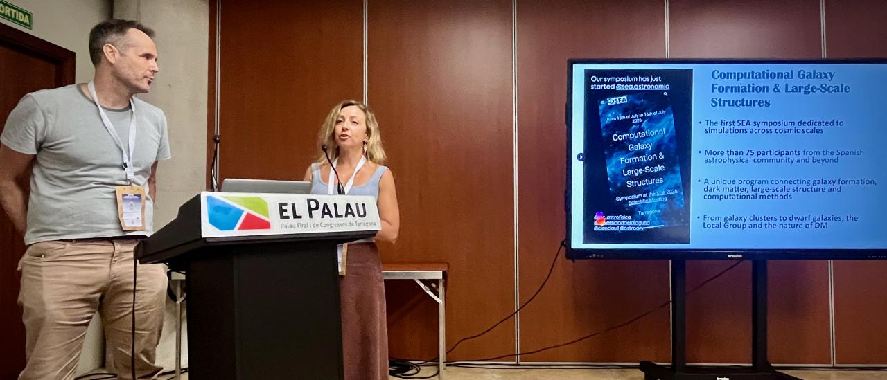 Arianna Di Cintio, investigadora del IAC y profesora de la ULL, junto a Sevilla José Oñorbe, investigador y profesor de la Universidad, durante el Simposio "Computational Galaxy Formation & Large-Scale Structures" 