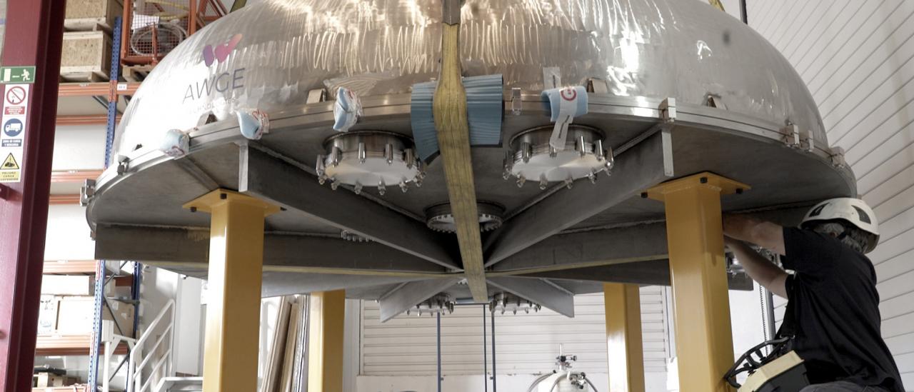 Image of the placement of the four legs of the test cryostat in the AIV room of the IAC. Credit: Inés Bonet (IAC).