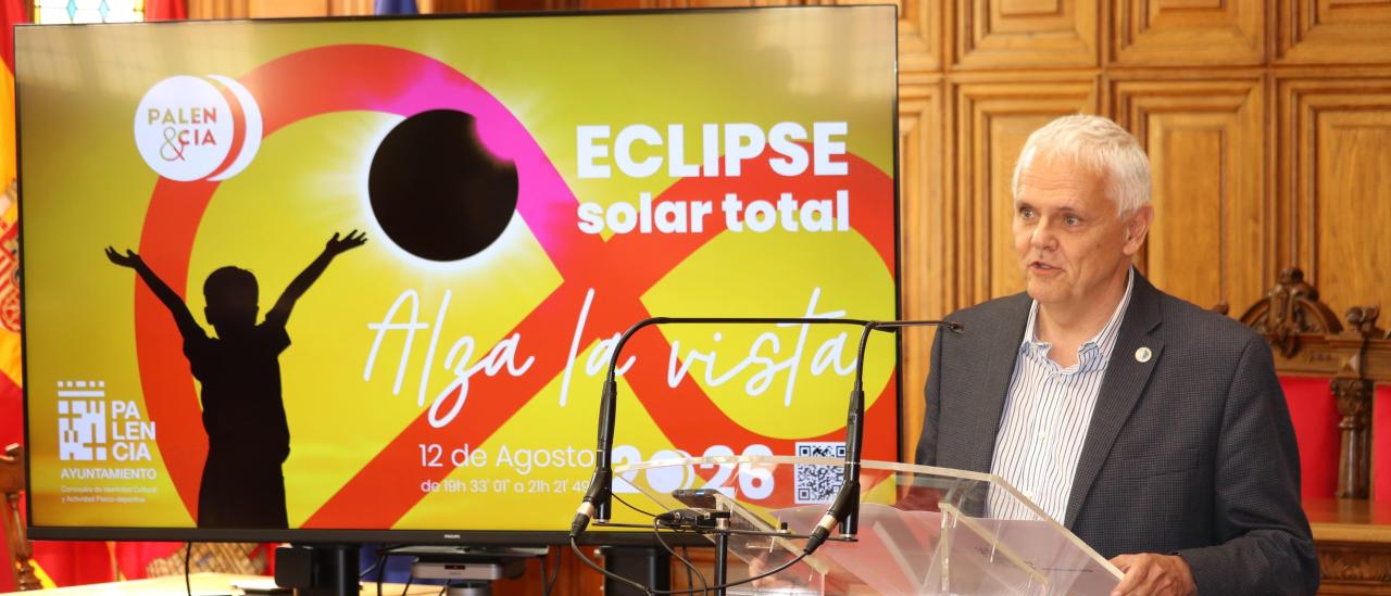 Valentín Martínez Pillet, Director of the IAC, speaks during the press conference presenting the NATE educational programme on the August eclipse in Palencia.