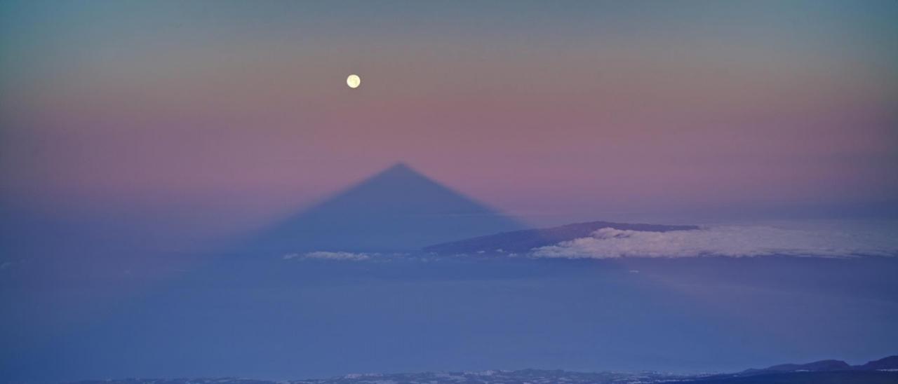 Teide shadow and Moon