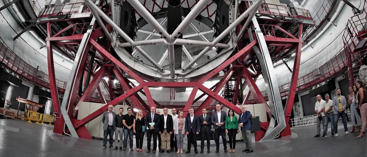 Representantes políticos de instituciones canarias visitan el Gran Telescopio Canarias (GTC)
