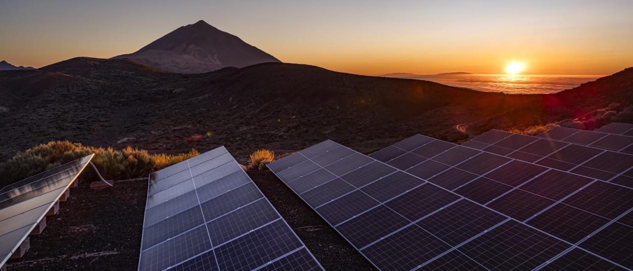 Paneles solares instalados en el Observatorio del Teide