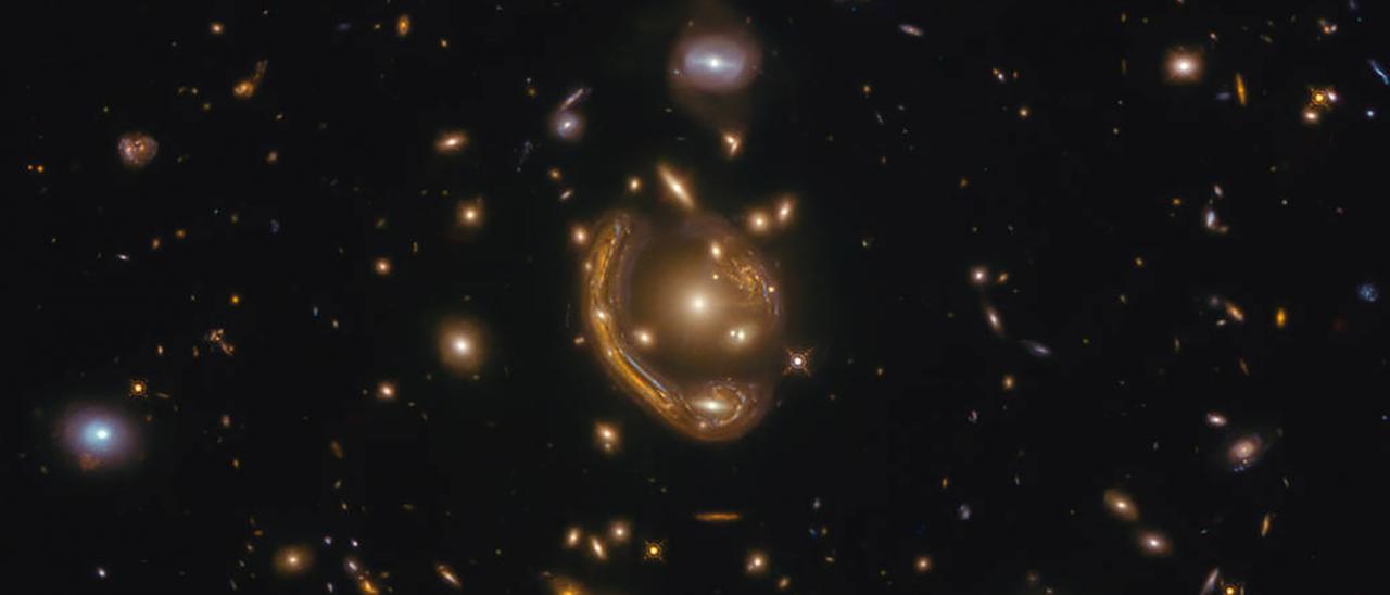 Image taken by the Hubble Space Telescope of the Einstein ring GAL-CLUS-022058s, located in the constellation of Fornax. Credit: ESA/Hubble & NASA, S. Jha; Acknowledgment: L. Shatz