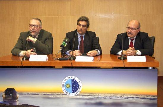 The Director of the ACIISI, Juan Ruiz Alzola, the Director of the IAC, Rafael Rebolo, and the Director General of the GRANTECAN, Pedro Álvarez, during the presentation of the scientific activities which will be carried out on the Gran Telescopio Canarias 