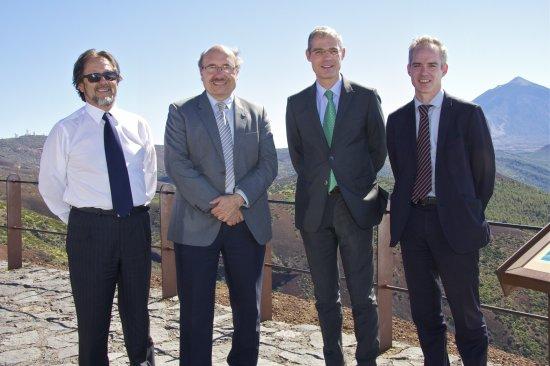 From left to right: the Honorary Consul of France in the Canary Islands, Francisco Esteban García, the Director of the IAC, Rafael Rebolo, the Ambassador of France to Spain, Jerome Bonnafont, and the Minister of Science and Technology of the French Embass