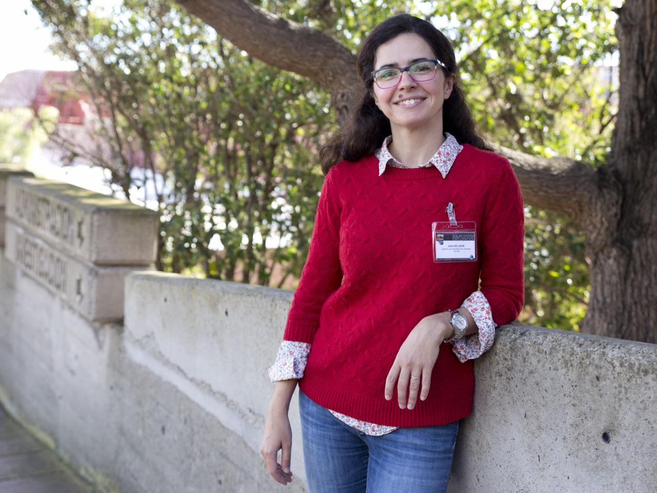 Julia de León, researcher of the IAC and organizer of the XXVIII Canary Islands Winter School of Astrophysics. Credit: Elena Mora (IAC).