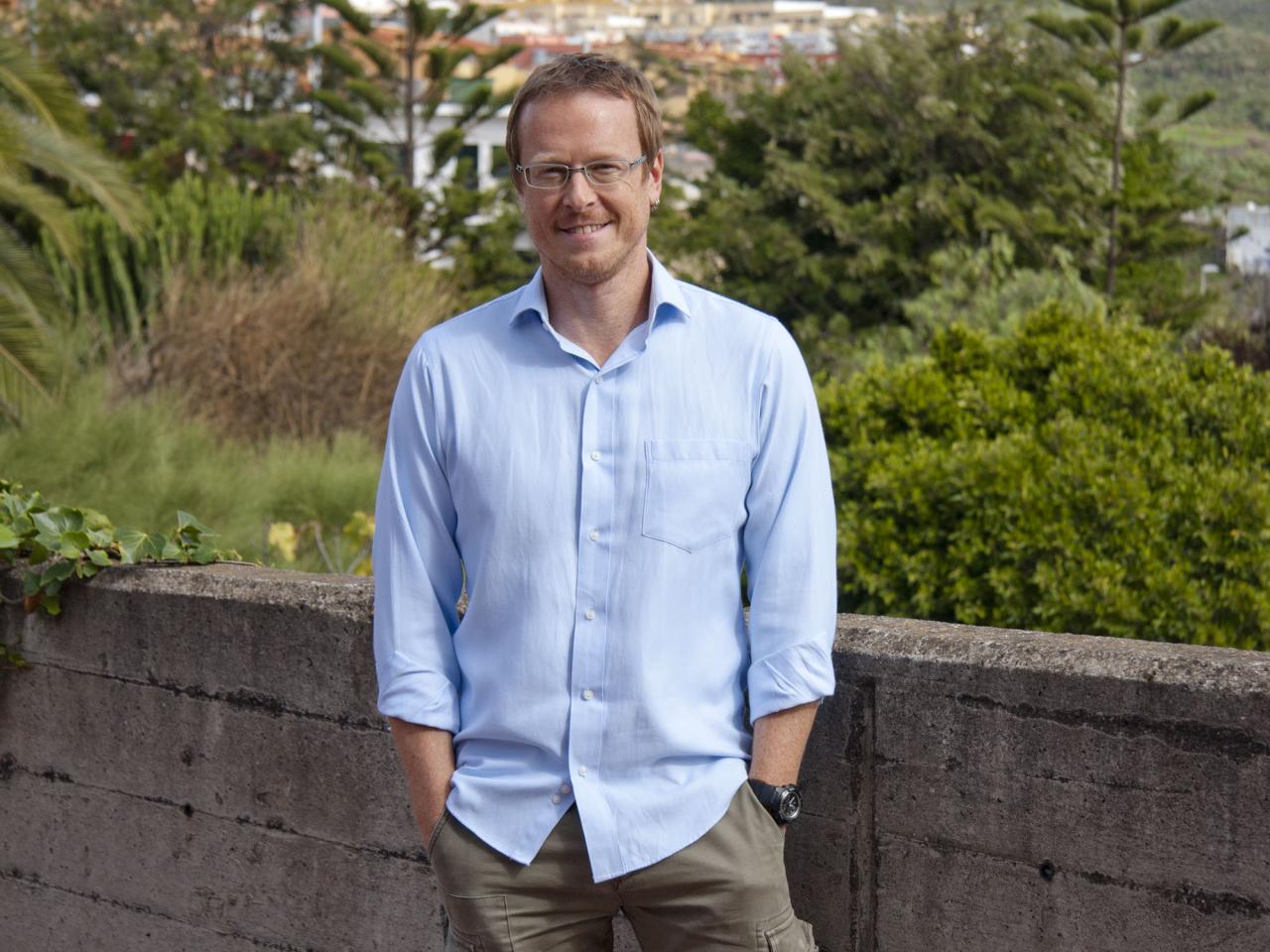 Dimitri Gadotti, faculty astronomer of the ESO Observatory, at the Instituto de Astrofísica de Canarias (IAC). Credit: Elena Mora (IAC).