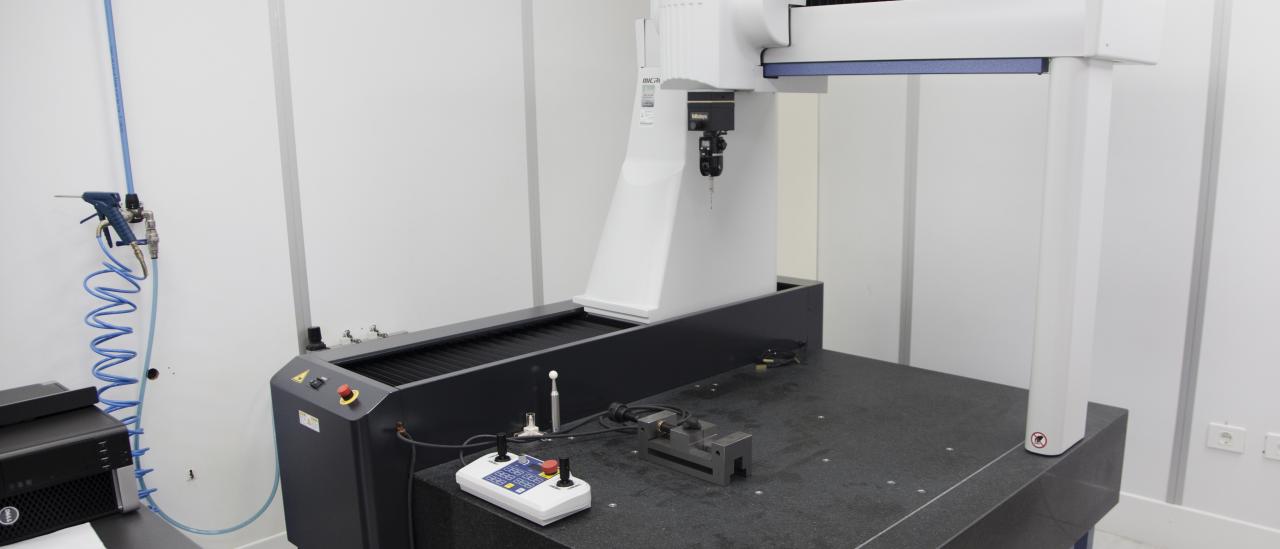 View of a three-coordinate measuring machine in the laboratory. Granite table with a gantry machine with a meter sensor