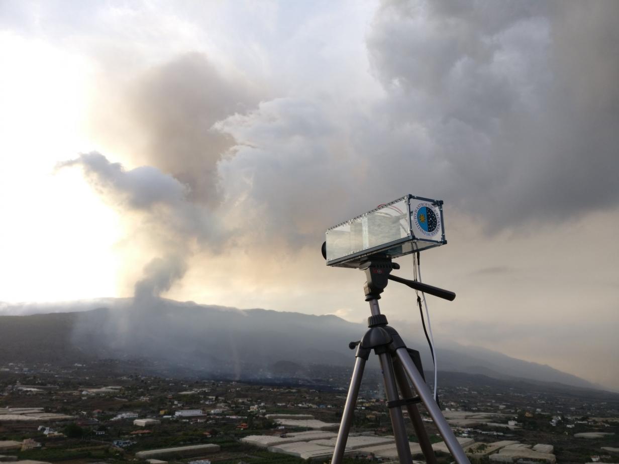 Drago camera takes pictures of Cumbre Vieja volcano