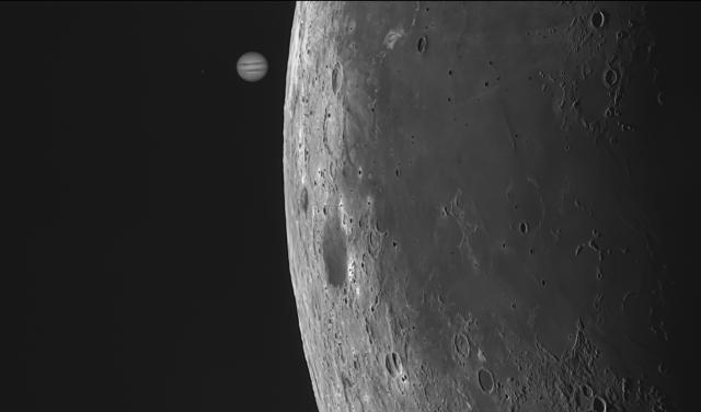 Ocultación diurna de Júpiter por la Luna 
