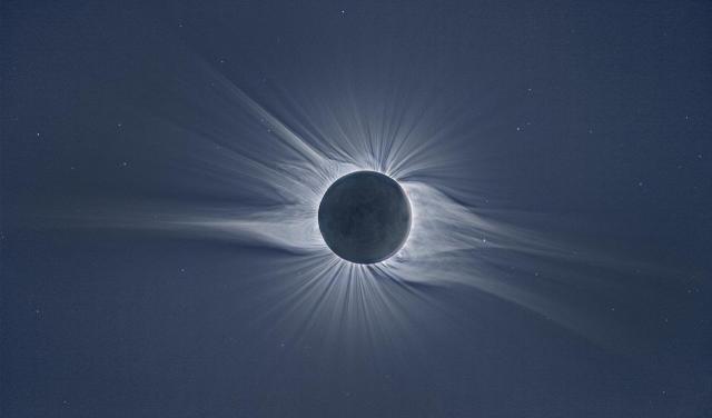 The solar corona during an eclipse in Novosibirsk (Russia)