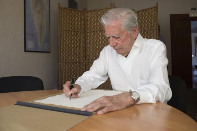 MARIO VARGAS LLOSA: “We must bring literature closer to the stars!”
