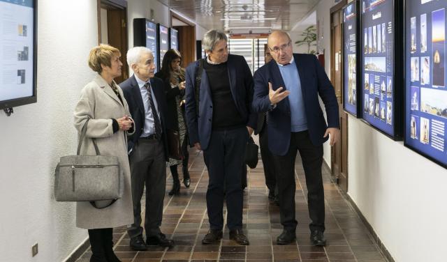 Un instante de la visita del Comisionado Perte Chip